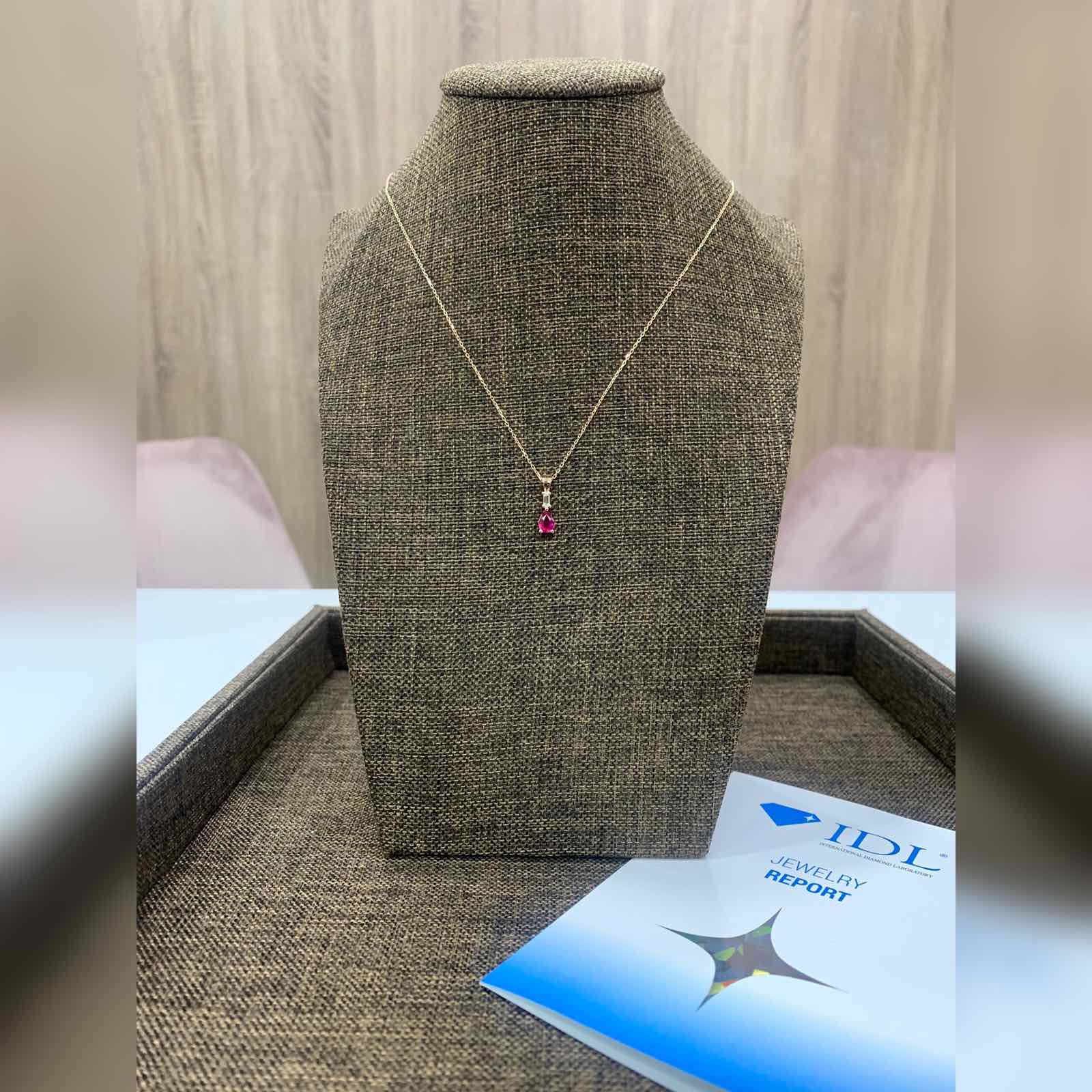 Висулка с диаманти и Рубин 0.63 карата